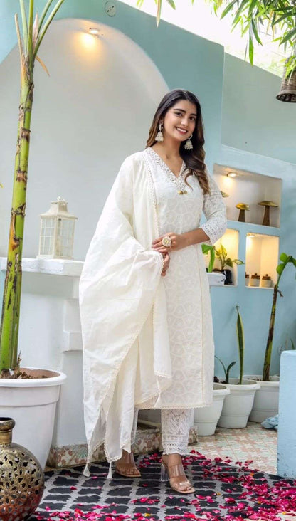 Chickenkari Kurti Pant Set With Embroidered Lace And Chanderi Dupatta