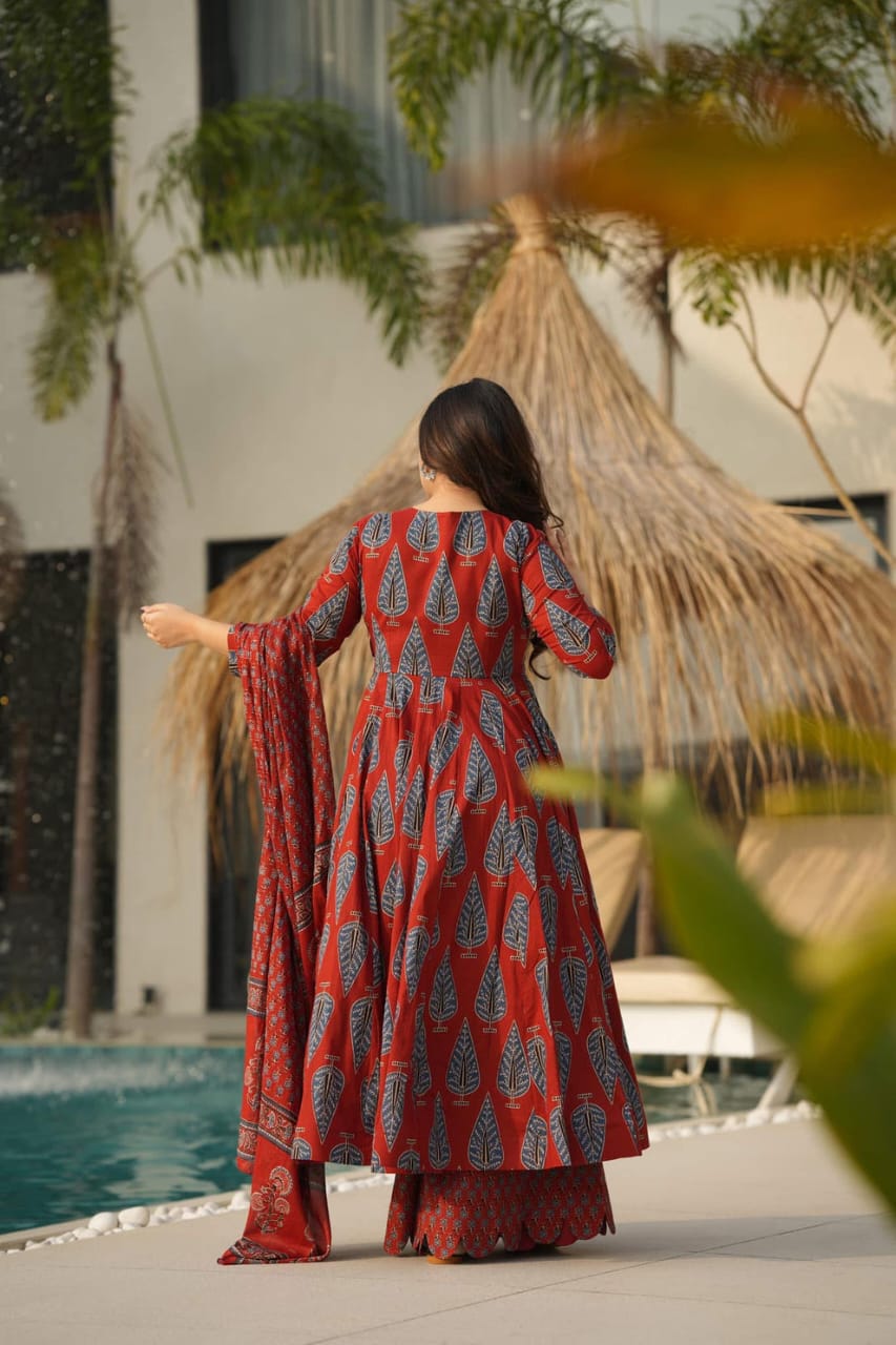 Graceful Maroon Ethnic Set With Blue Leaf Block Print